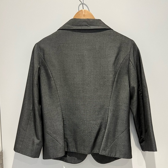 ❤️ Great spring blazer in classic grey with 3/4 length sleeve. - Picture 3 of 11